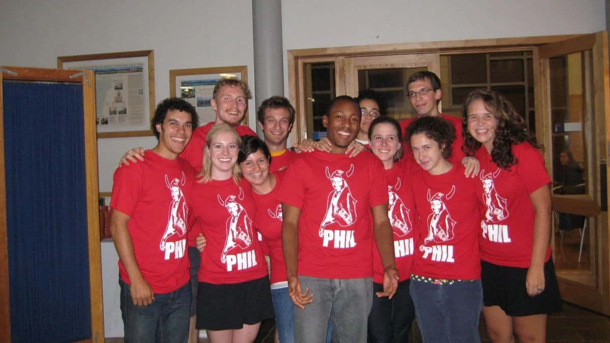 How Do You Select The Right Staff T Shirt For Your Employees